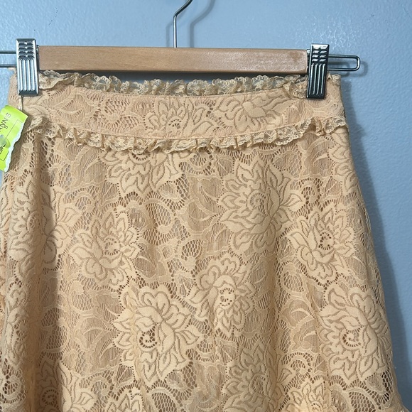Wildfox lace mini cream ruffle skirt size small - Picture 4 of 9